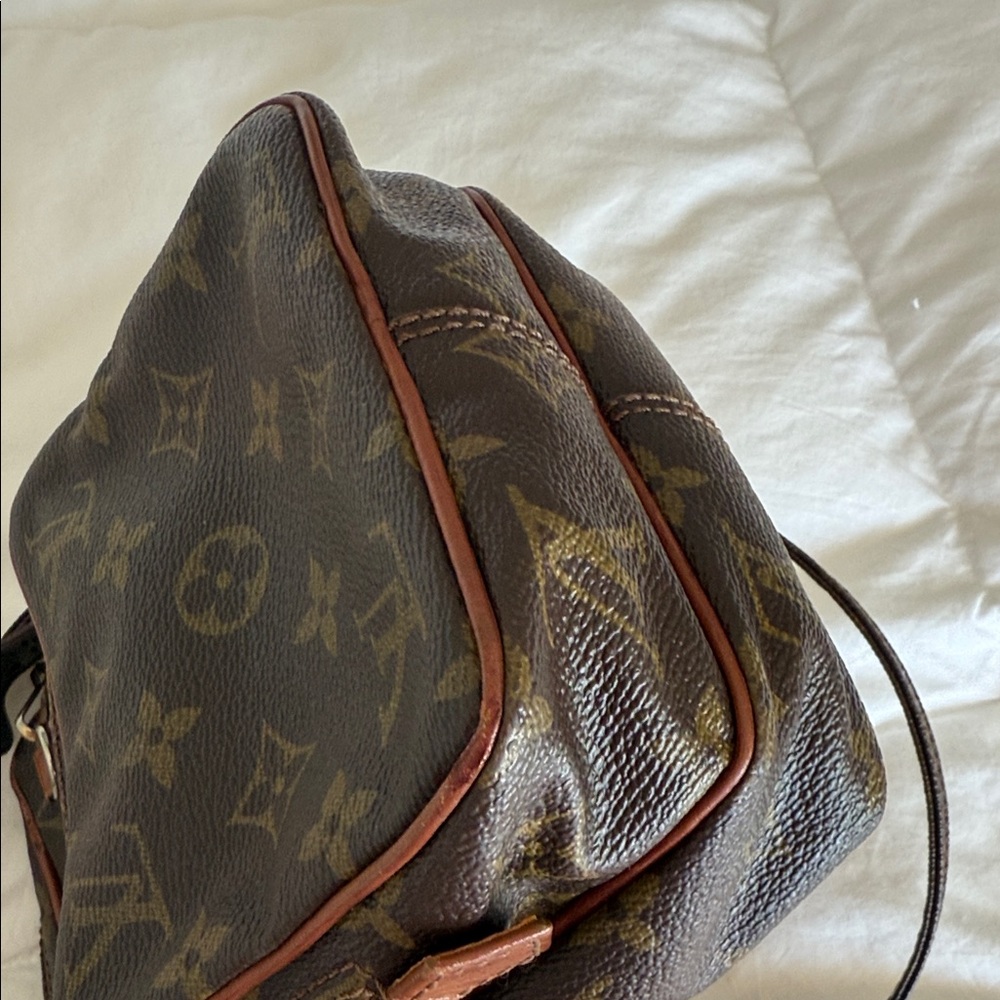 Louis Vuitton Monogram Amazone Messenger Bag - Picture 9 of 13